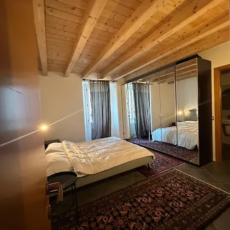Aryan House 아파트 레코